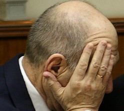 Ehud Olmert Condenado a Un A&ntildeo de Prisi&oacuten por Corrupci&oacuten